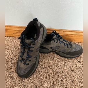 NWOT Lands End  Womens Hiking Shoes Size 8.5